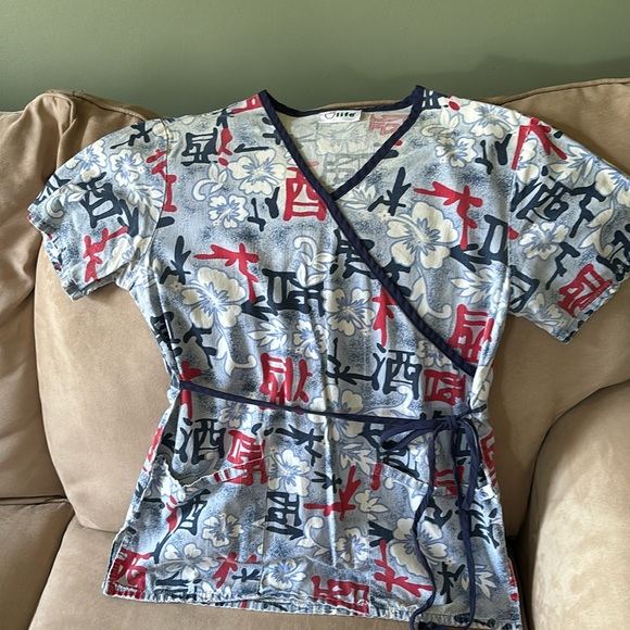 Life uniform scrub top size xs - Picture 1 of 3